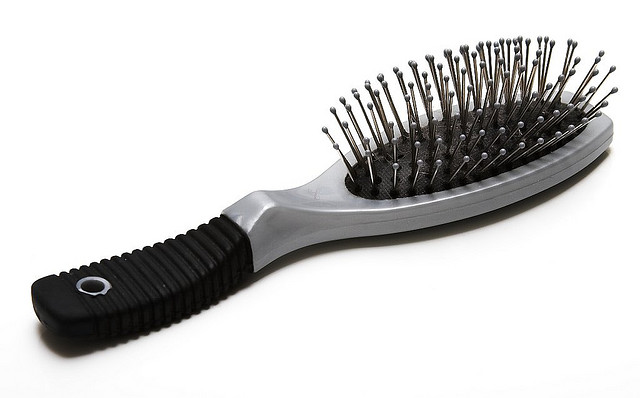 Soin des cheveux secs : routine et produits